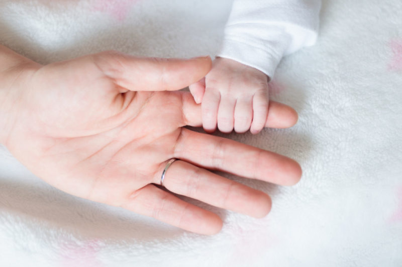 Una madre italiana muere dejando a su hija neonata regalos para sus 18 cumpleaños