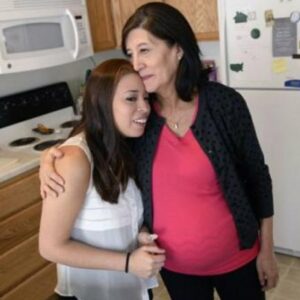 Una mujer estadounidense será madre de su nieta