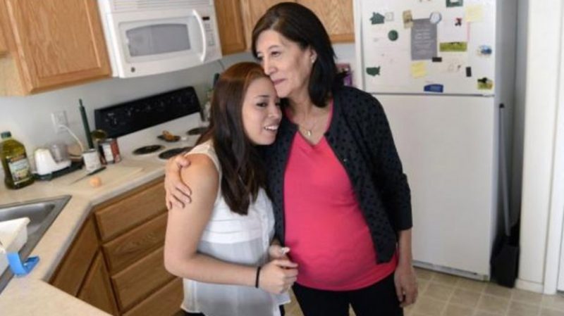 Una mujer estadounidense será madre de su nieta