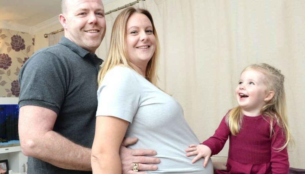Una mujer quedó embarazada de dos pares de gemelas idénticas en su último intento con la Fecundación In Vitro